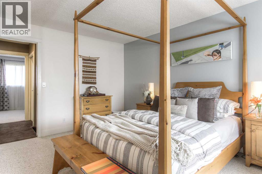 1363 Berkley Drive NW, Calgary, Alberta  T3K 1T4 - Photo 35 - A2304460