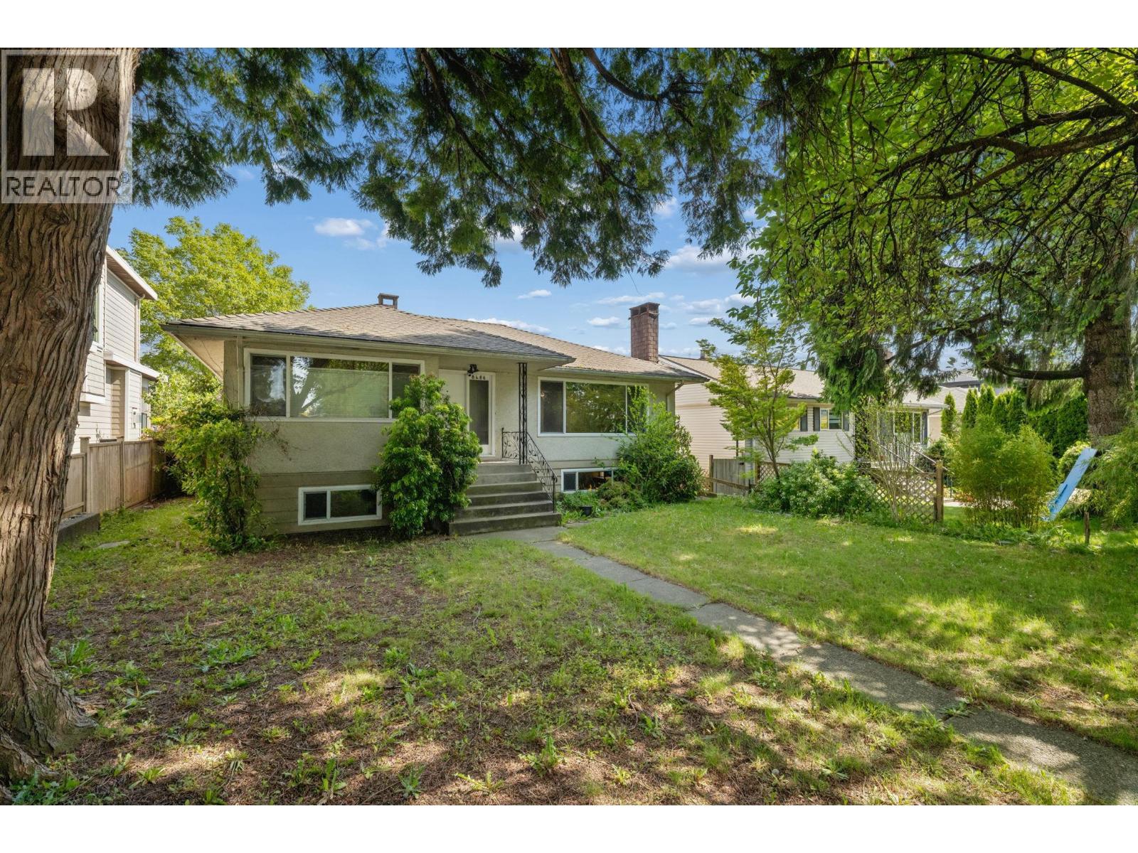 8406 12th Avenue, Burnaby, British Columbia  V3N 2L6 - Photo 2 - R3127043