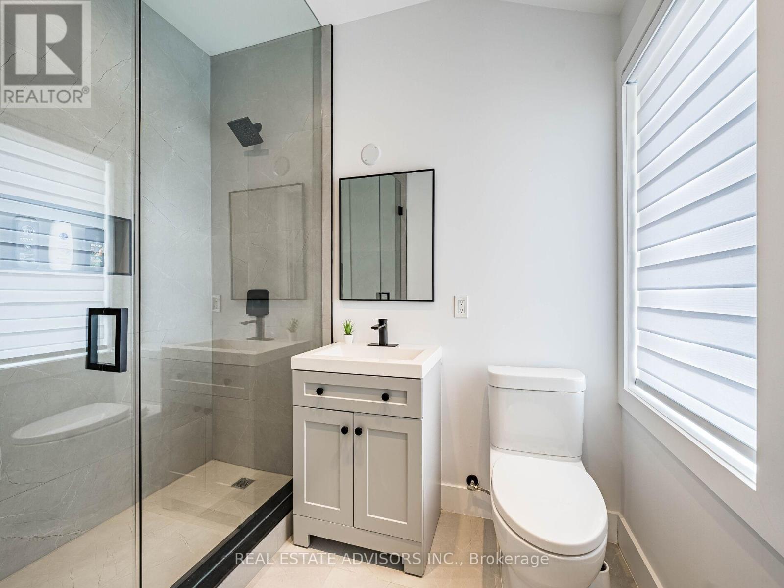 29 Ranwood Drive, Toronto, Ontario  M9N 3G2 - Photo 17 - W13073846