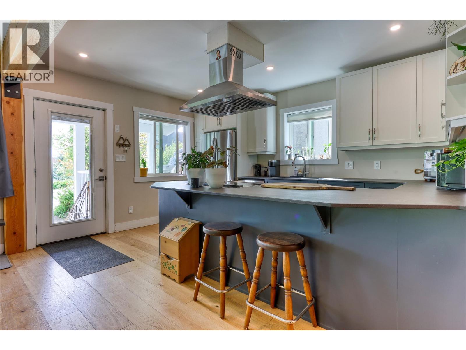 2058 Fifth Avenue, Rossland, British Columbia  V0G 1Y0 - Photo 11 - 10388251