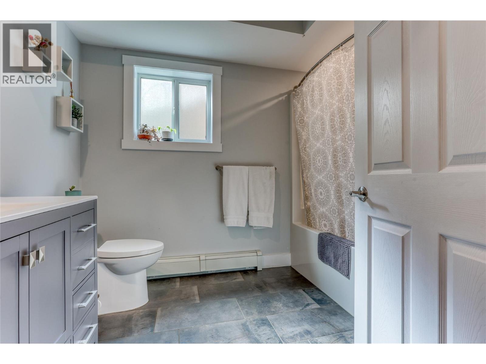 2058 Fifth Avenue, Rossland, British Columbia  V0G 1Y0 - Photo 21 - 10388251