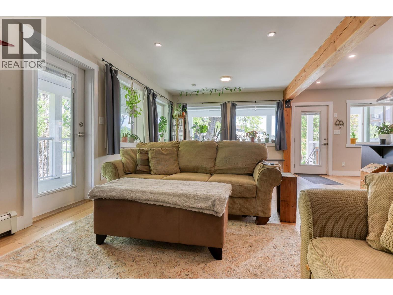 2058 Fifth Avenue, Rossland, British Columbia  V0G 1Y0 - Photo 16 - 10388251