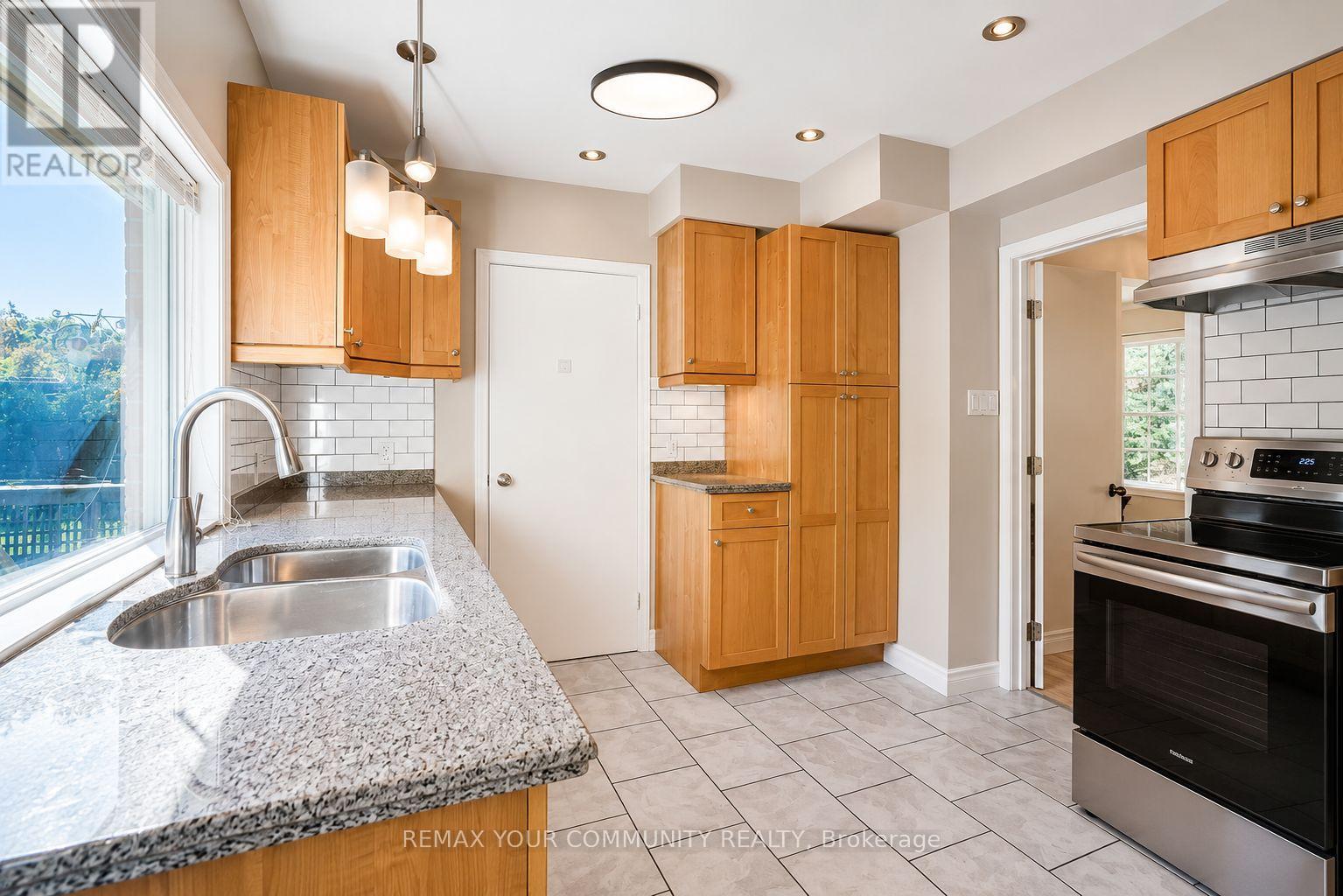 135 Libby Boulevard, Richmond Hill, Ontario  L4C 4V5 - Photo 5 - N13167710