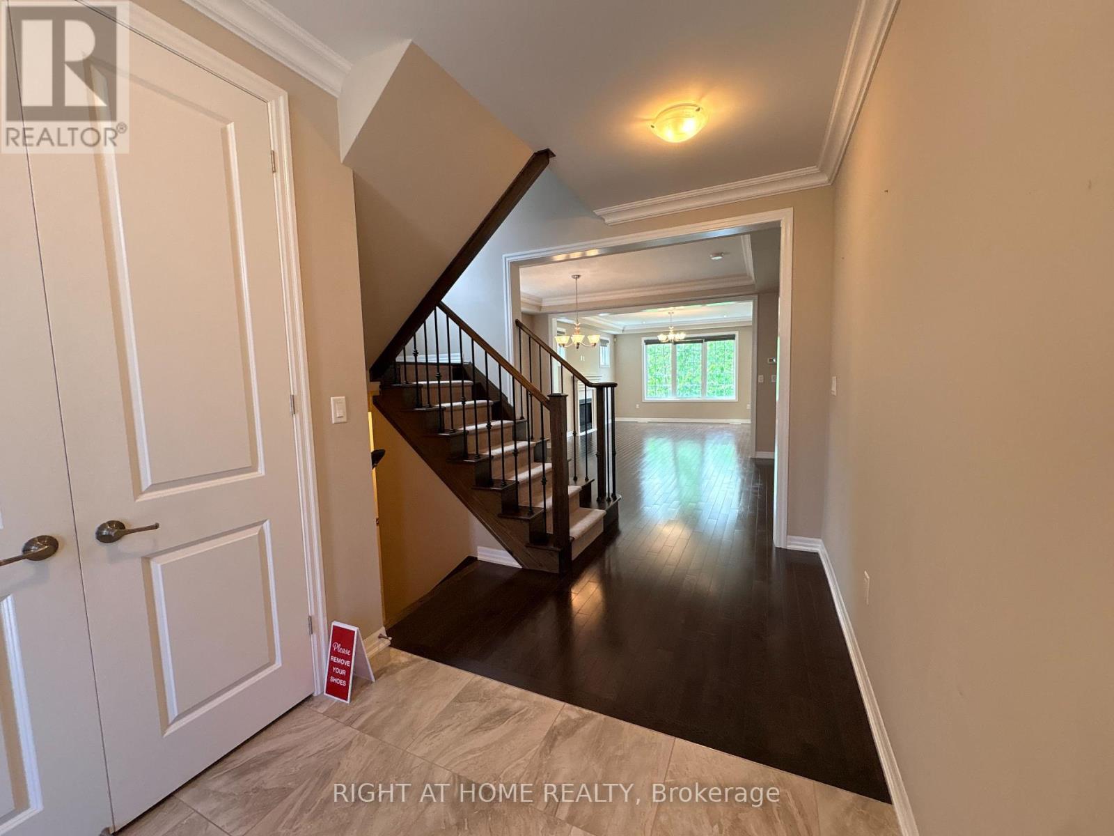 332 Ellen Davidson Drive, Oakville, Ontario  L6M 0V1 - Photo 2 - W13167728