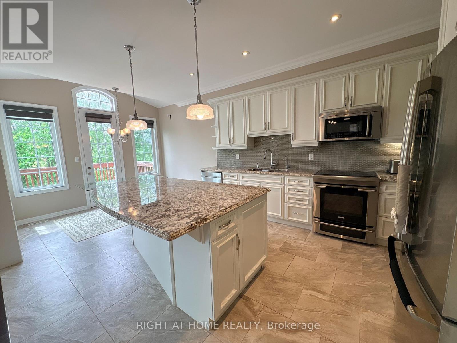332 Ellen Davidson Drive, Oakville, Ontario  L6M 0V1 - Photo 8 - W13167728
