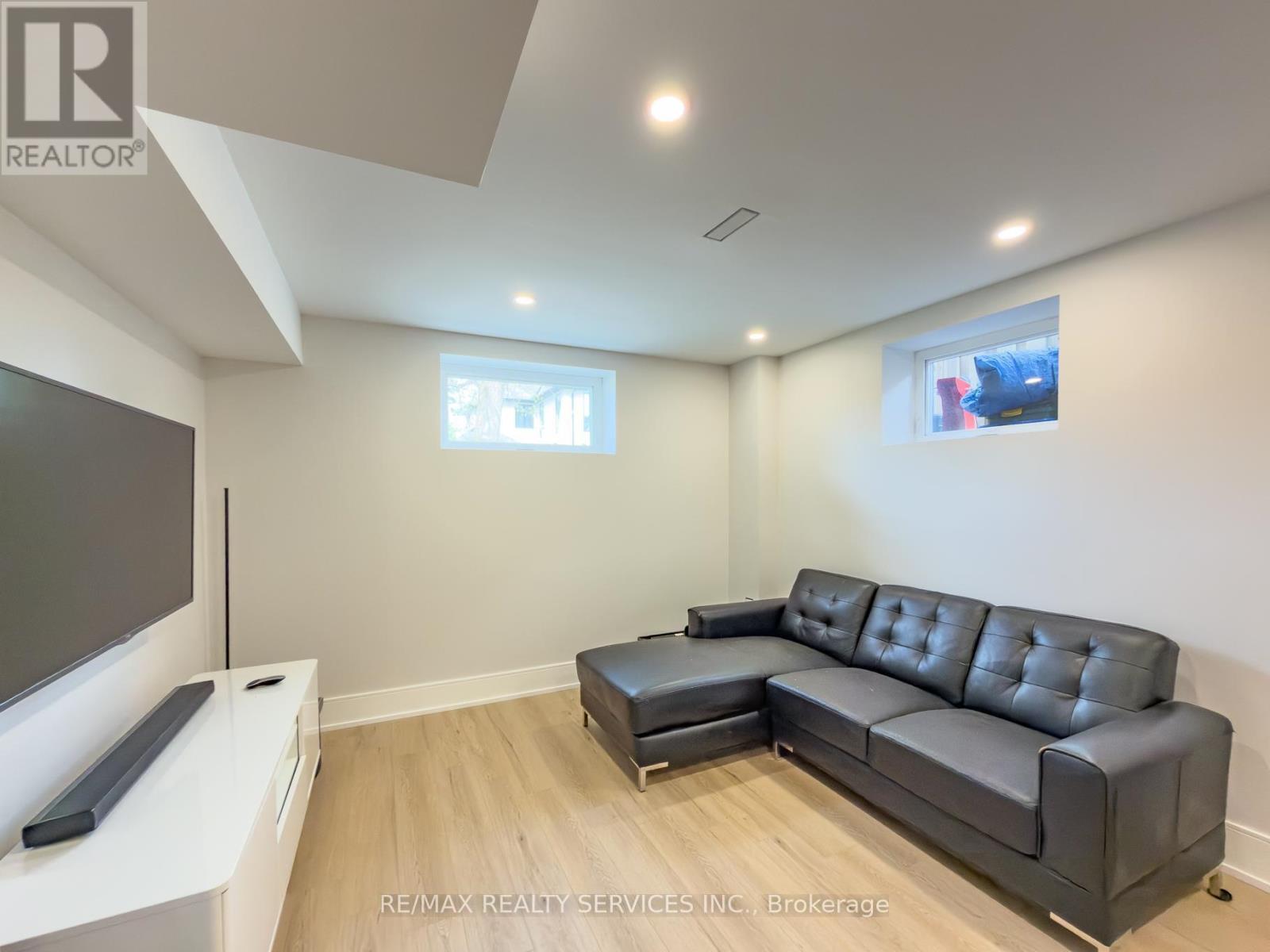 519 Third Line, Oakville, Ontario  L6L 4A8 - Photo 43 - W13167750