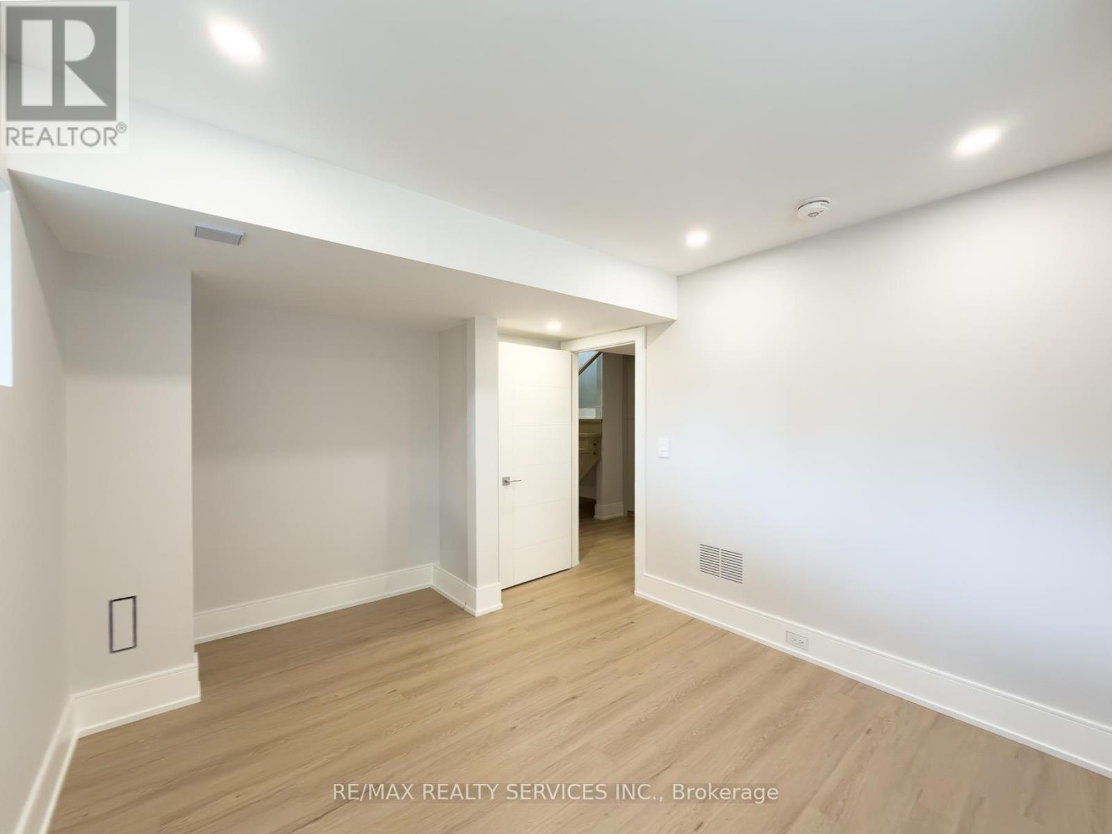 519 Third Line, Oakville, Ontario  L6L 4A8 - Photo 47 - W13167750