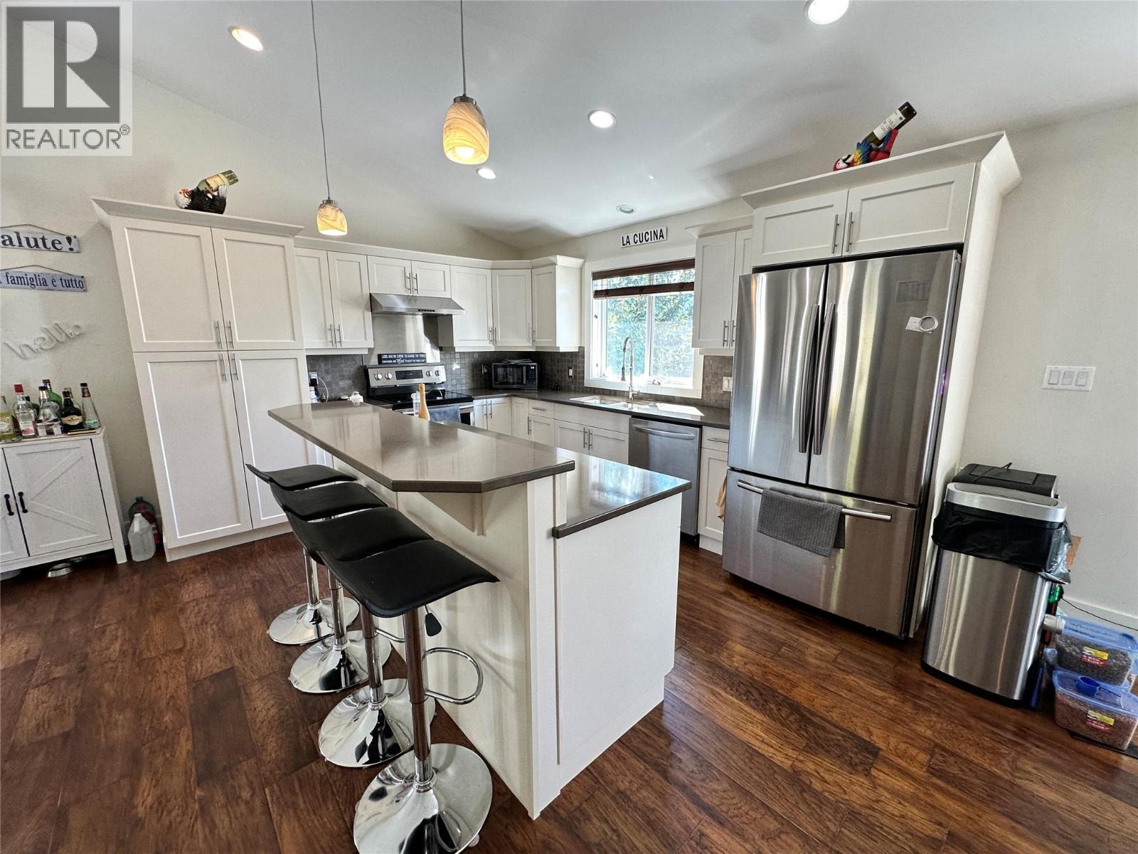 8121 Birchwood Drive, Trail, British Columbia  V1R 4Y3 - Photo 5 - 10384206