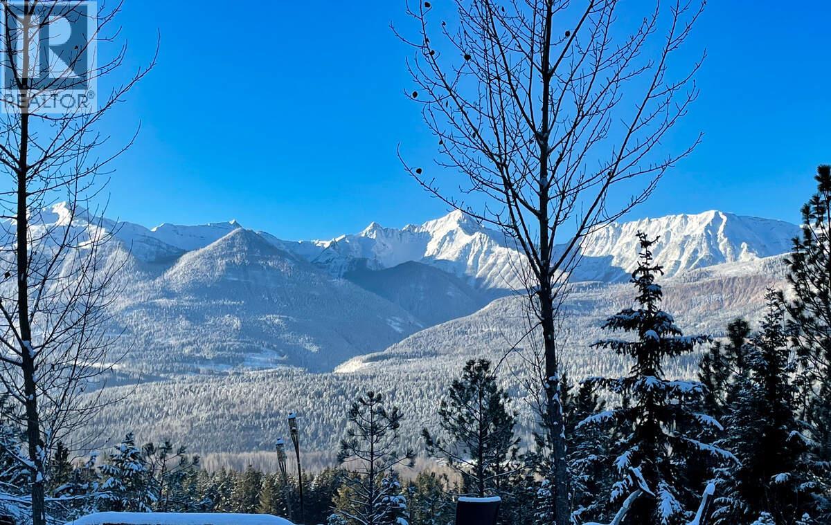 542 DAY Road, Golden, British Columbia