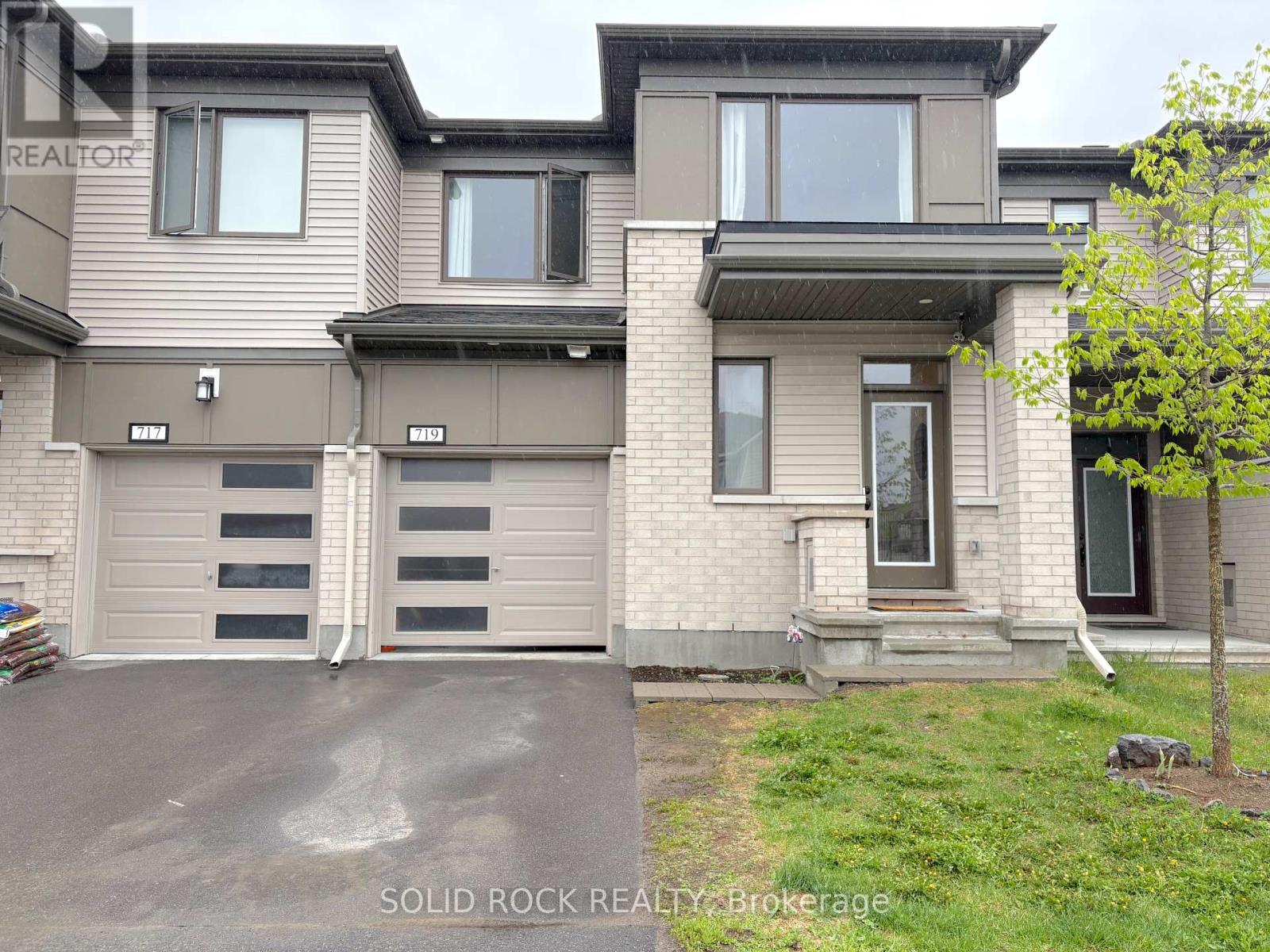 719 DERREEN AVENUE, Ottawa, Ontario