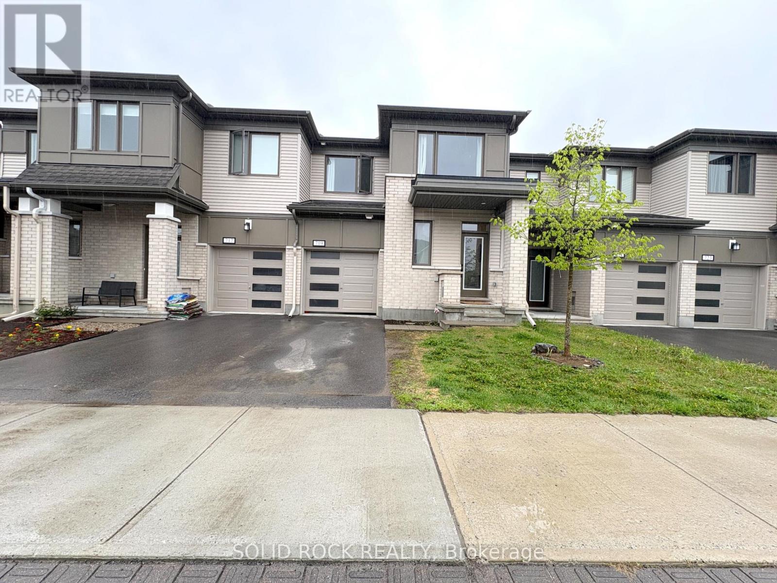 719 Derreen Avenue, Ottawa, Ontario K2S 2Y9 - Photo 2 - X13167762