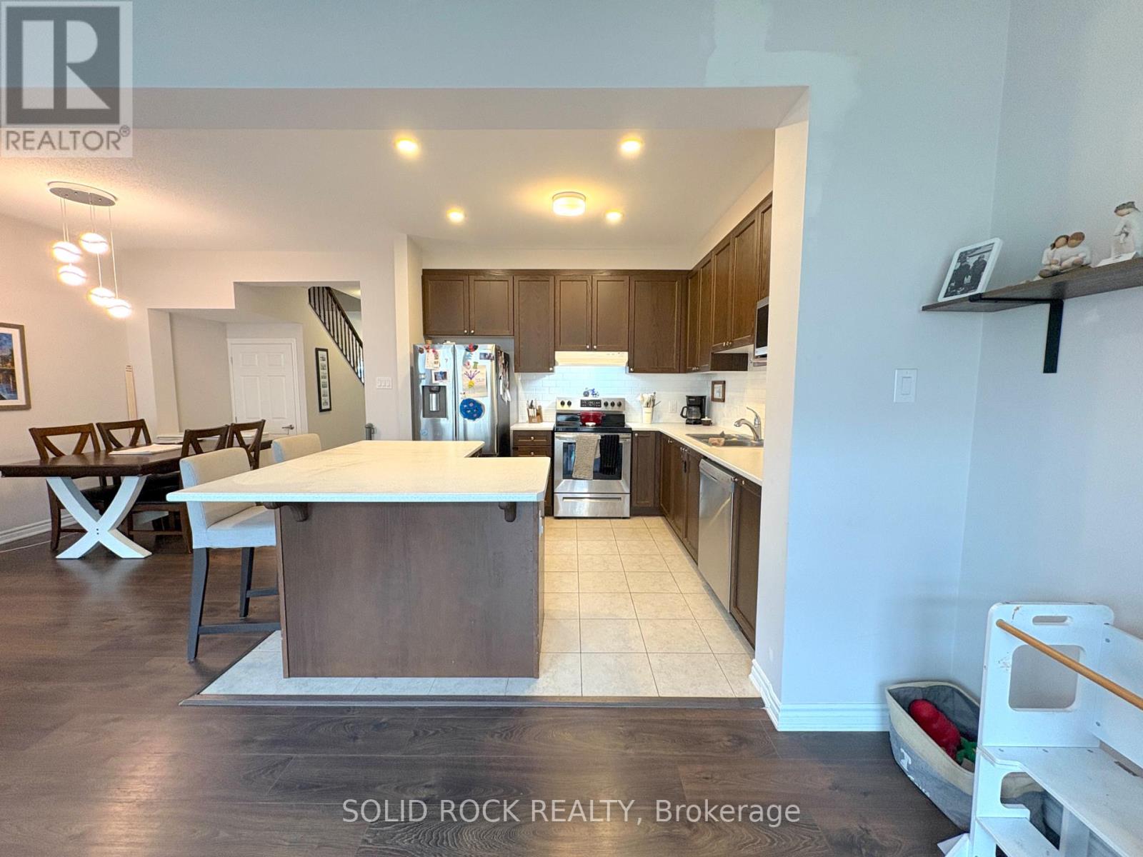 719 Derreen Avenue, Ottawa, Ontario K2S 2Y9 - Photo 8 - X13167762