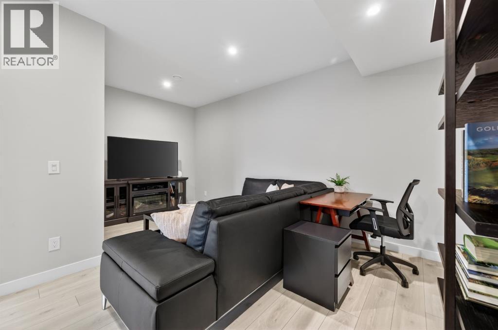 3088 85 Street Sw, Calgary, Alberta  T3H 4C4 - Photo 28 - A2308239