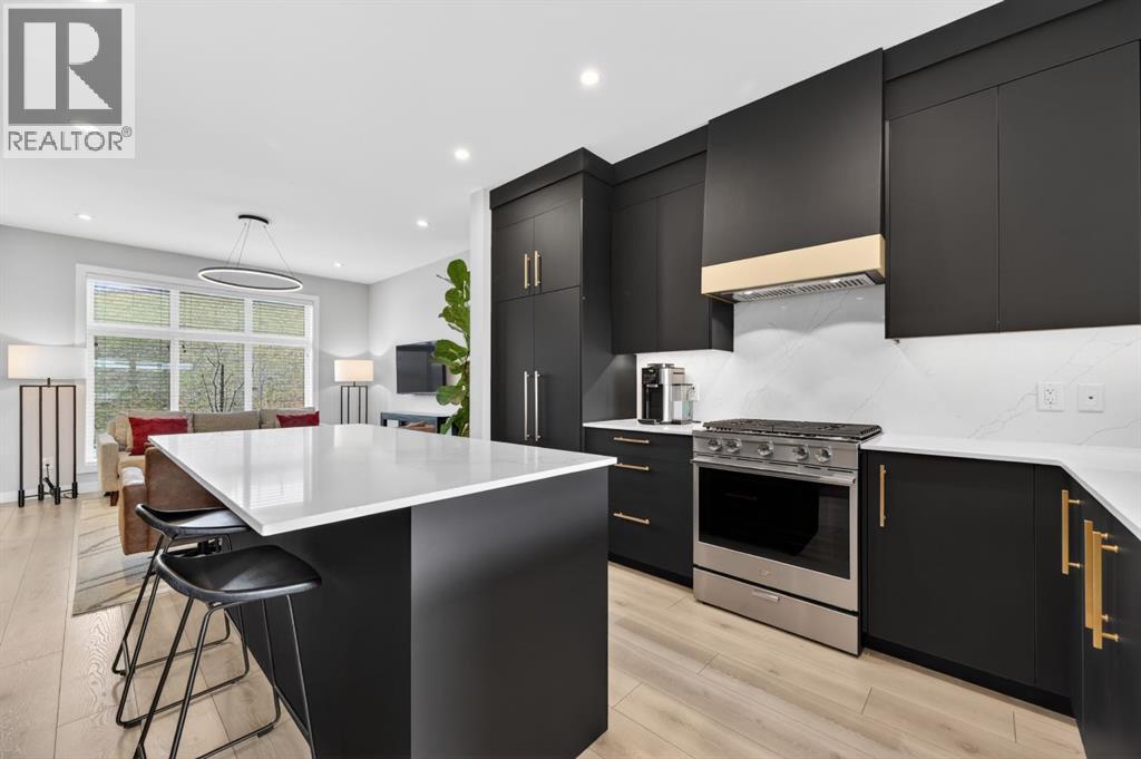3088 85 Street Sw, Calgary, Alberta  T3H 4C4 - Photo 10 - A2308239