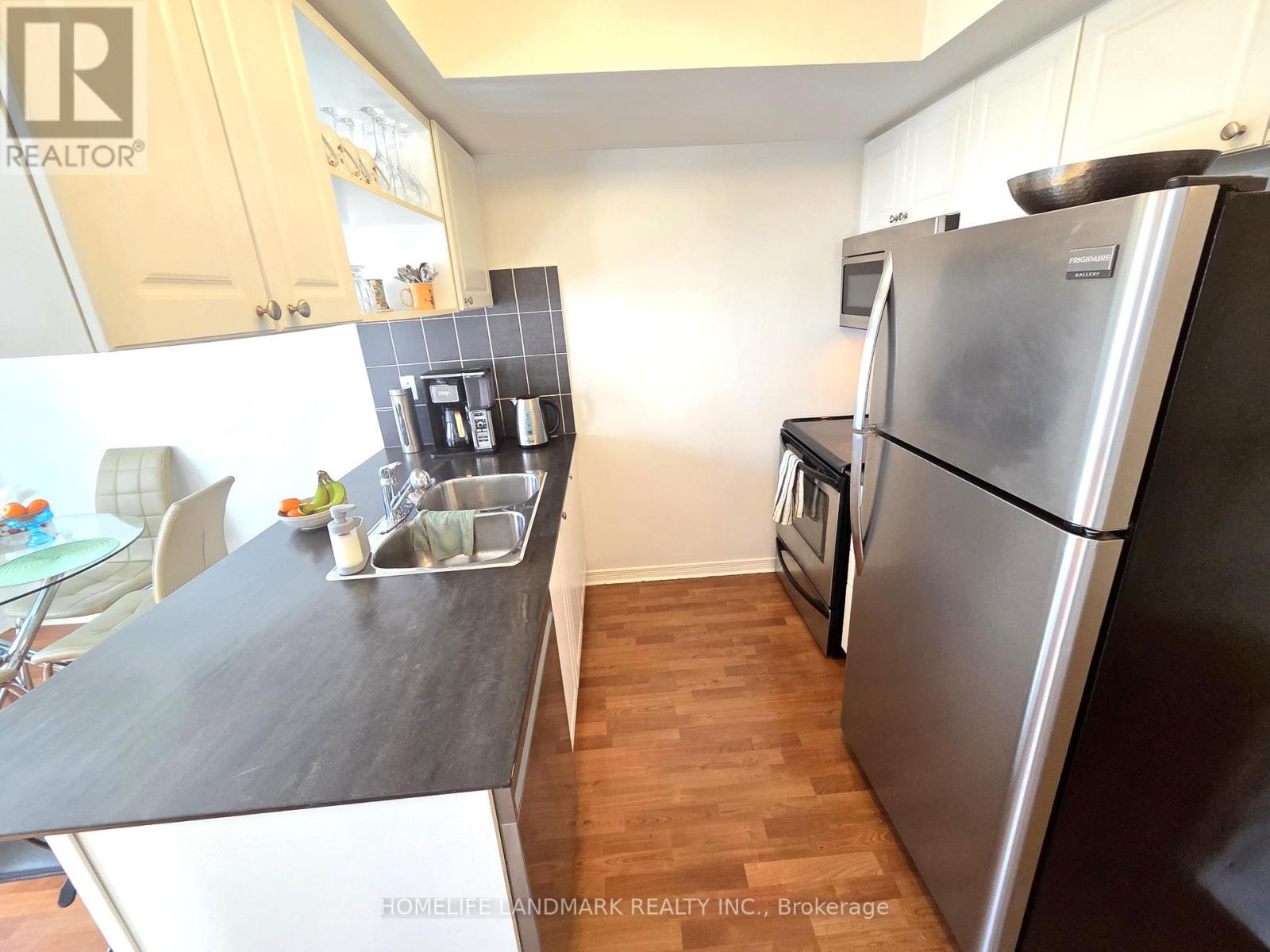 2 - 74 Munro Street, Toronto, Ontario  M4M 2S9 - Photo 6 - E13114522