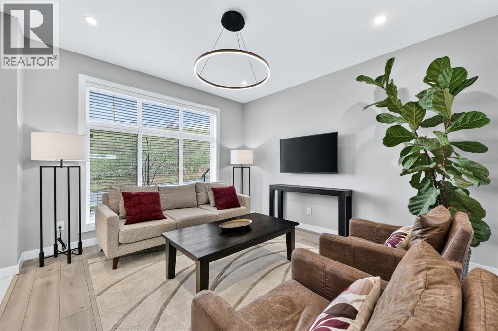 3088 85 Street Sw, Calgary, Alberta  T3H 4C4 - Photo 7 - A2308239
