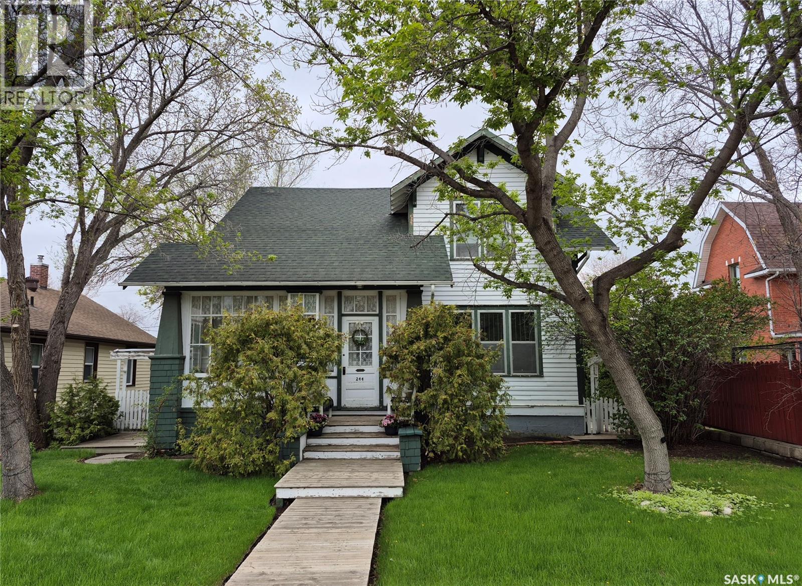 244 3rd AVENUE NW, Swift Current, Saskatchewan