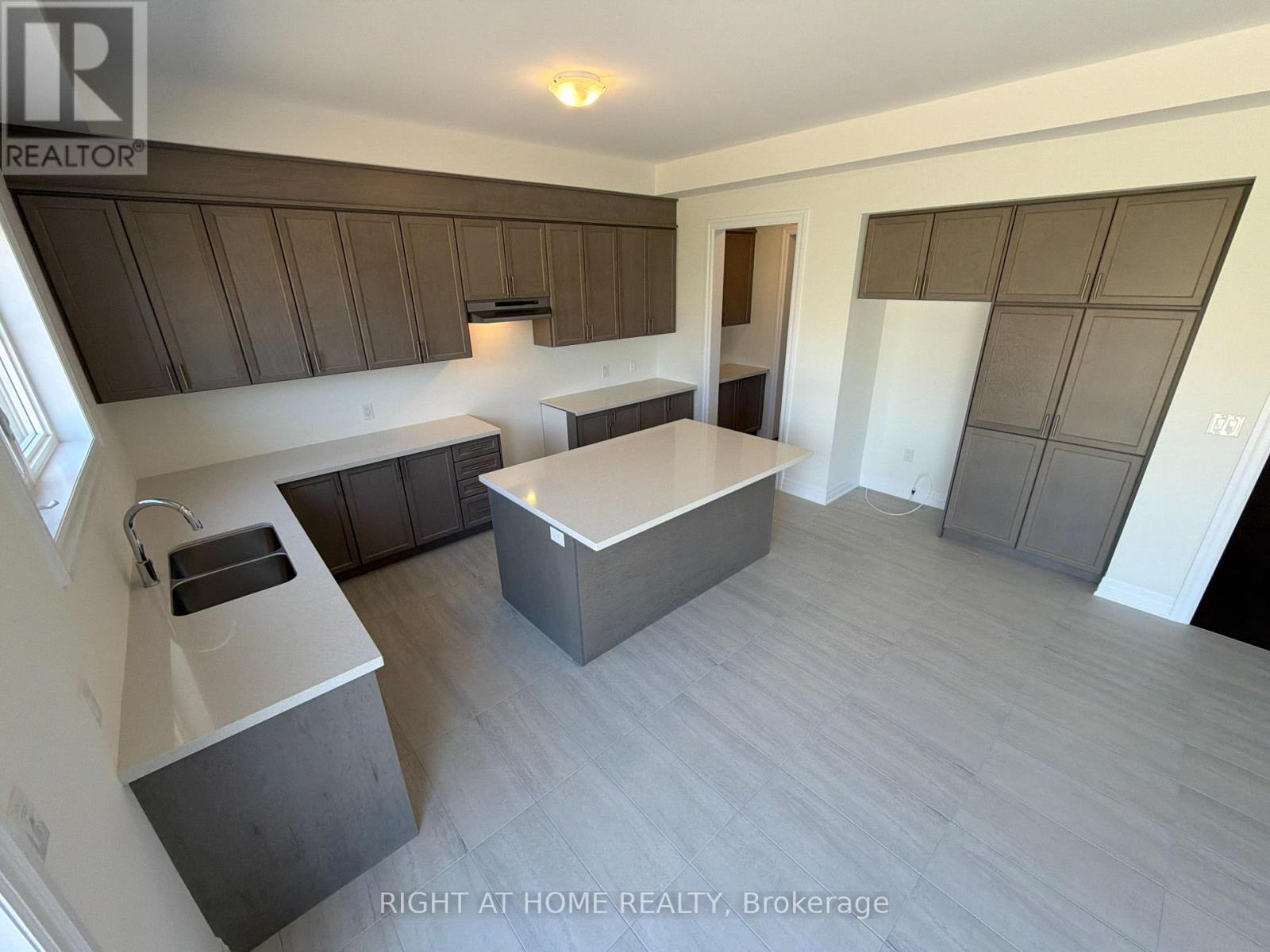 2127 Binbrook Drive, Oshawa, Ontario  L1L 0W6 - Photo 18 - E13167776