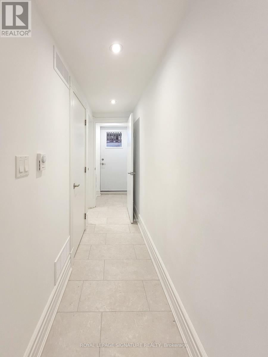 Lower - 18 Coxwell Avenue, Toronto, Ontario  M4L 3A7 - Photo 14 - E12898484