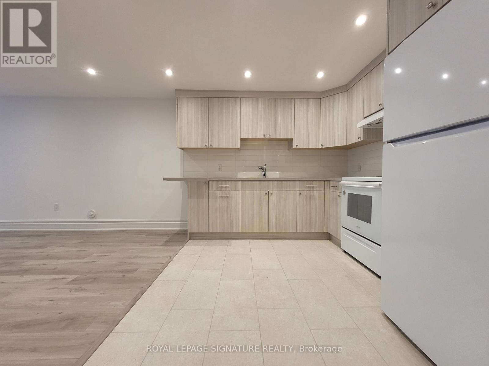 Lower - 18 Coxwell Avenue, Toronto, Ontario  M4L 3A7 - Photo 6 - E12898484