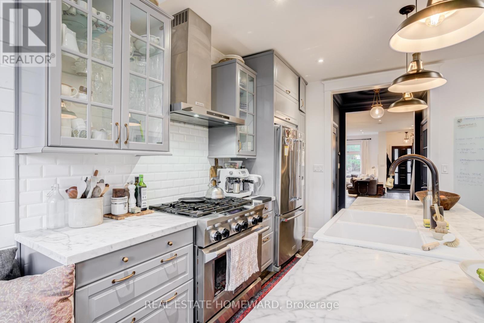 21 Sandford Avenue, Toronto, Ontario  M4L 2E6 - Photo 9 - E13167742