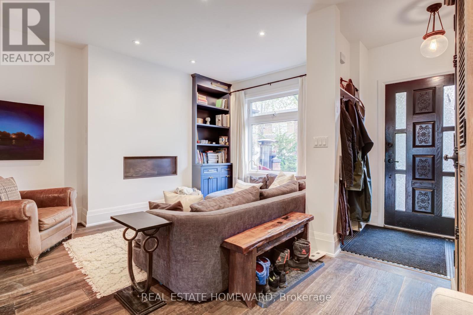 21 Sandford Avenue, Toronto, Ontario  M4L 2E6 - Photo 4 - E13167742