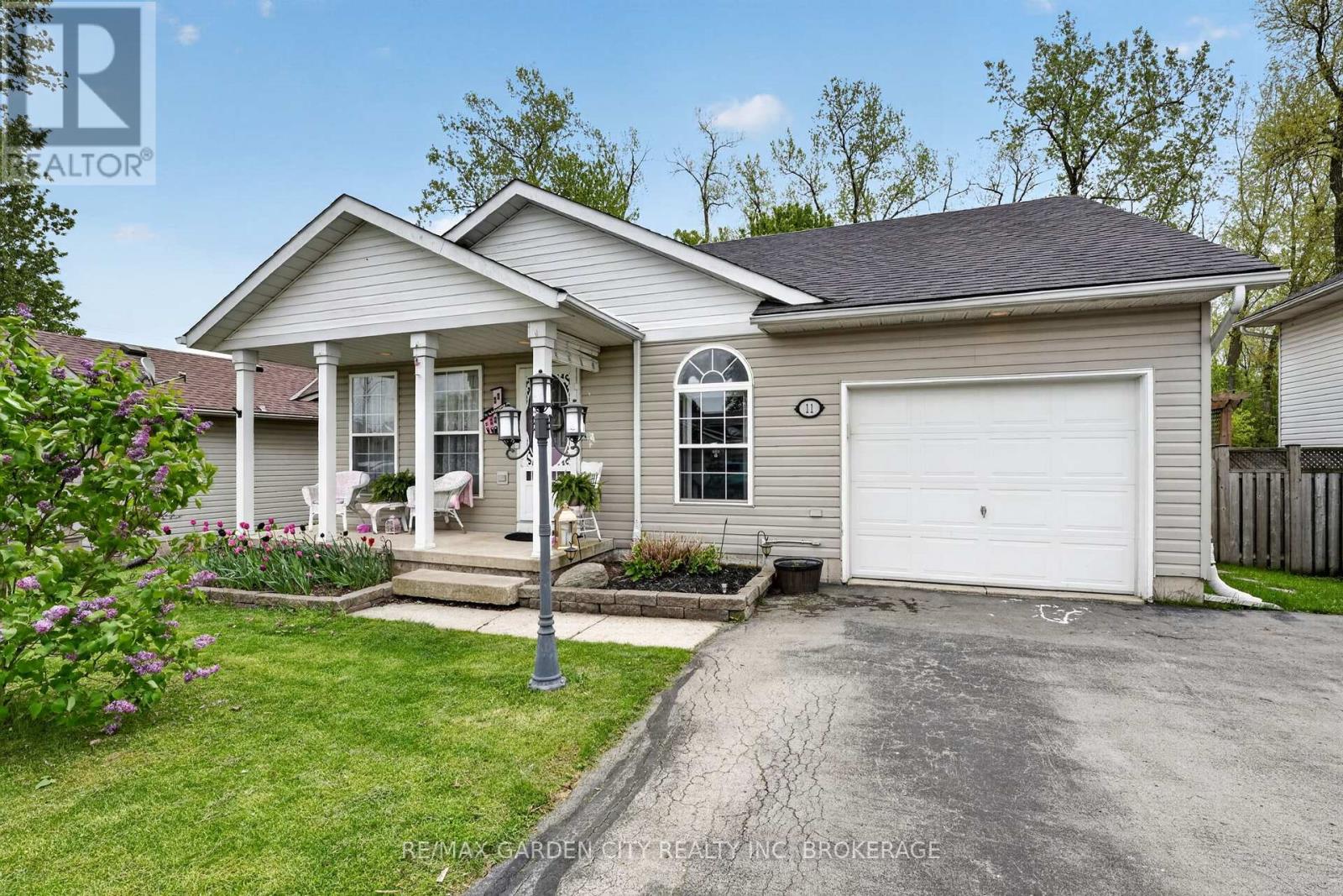 11 Rochelle Crescent, Fort Erie, Ontario  L0S 1N0 - Photo 3 - X13167796