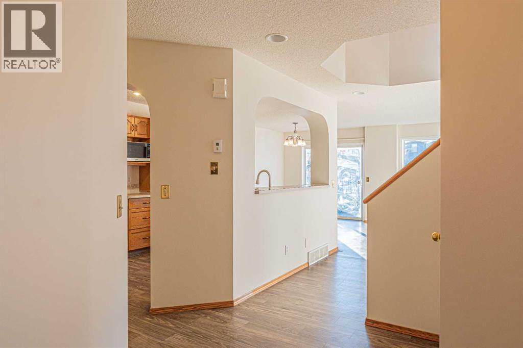 28 Martha's Meadow Place NE, Calgary, Alberta  T3J 4H6 - Photo 4 - A2305263
