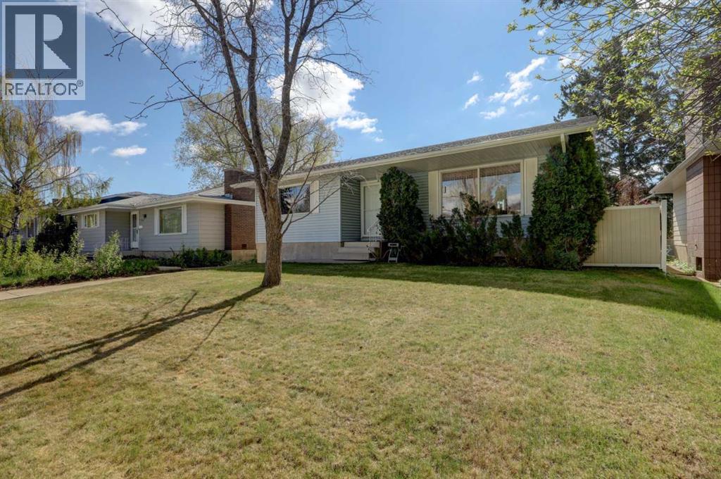 255 Huntcroft Road NE, Calgary, Alberta
