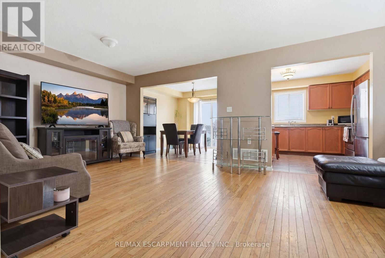 162 Panton Trail, Milton, Ontario  L9T 6K2 - Photo 8 - W12692848
