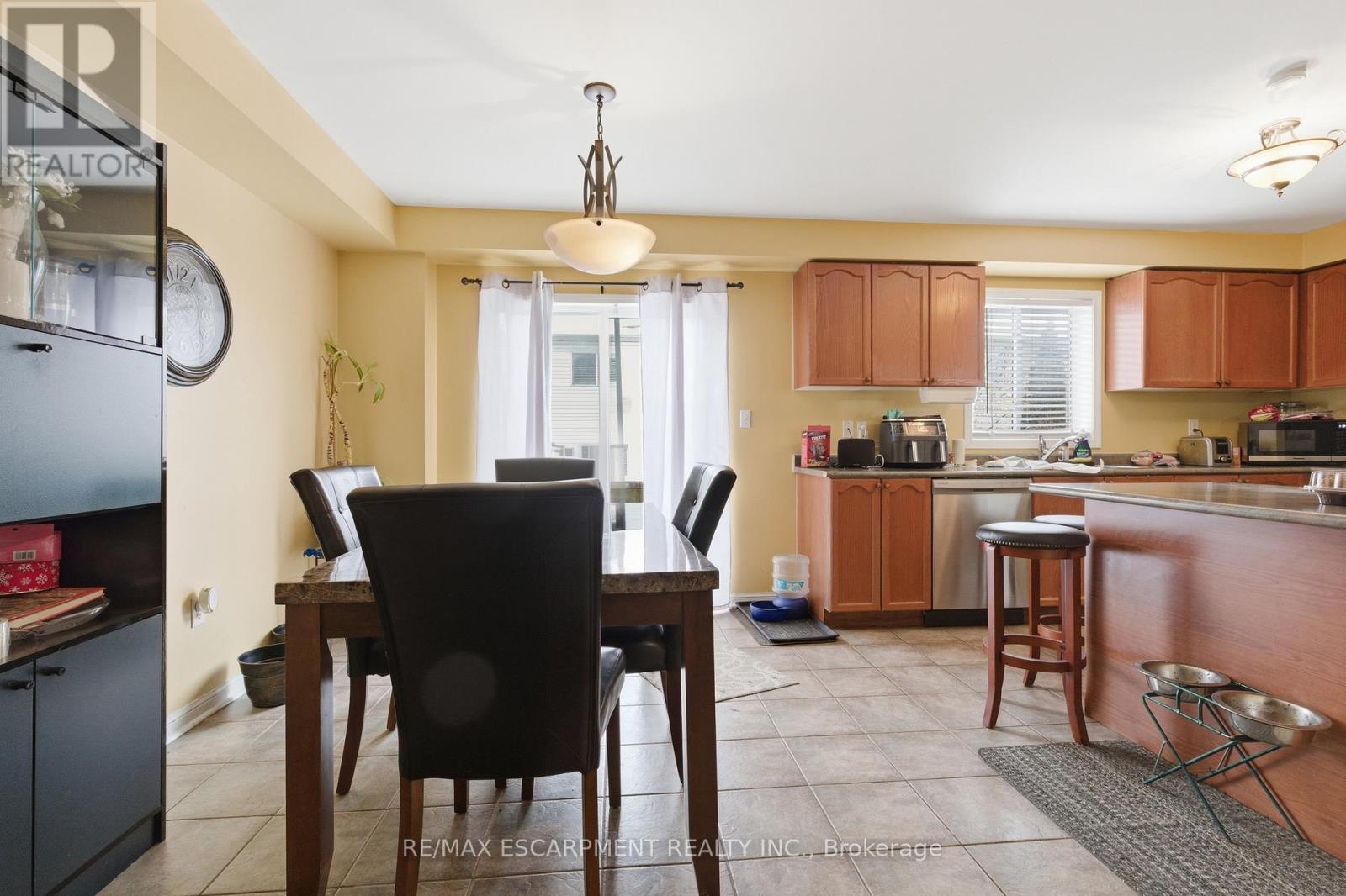 162 Panton Trail, Milton, Ontario  L9T 6K2 - Photo 9 - W12692848
