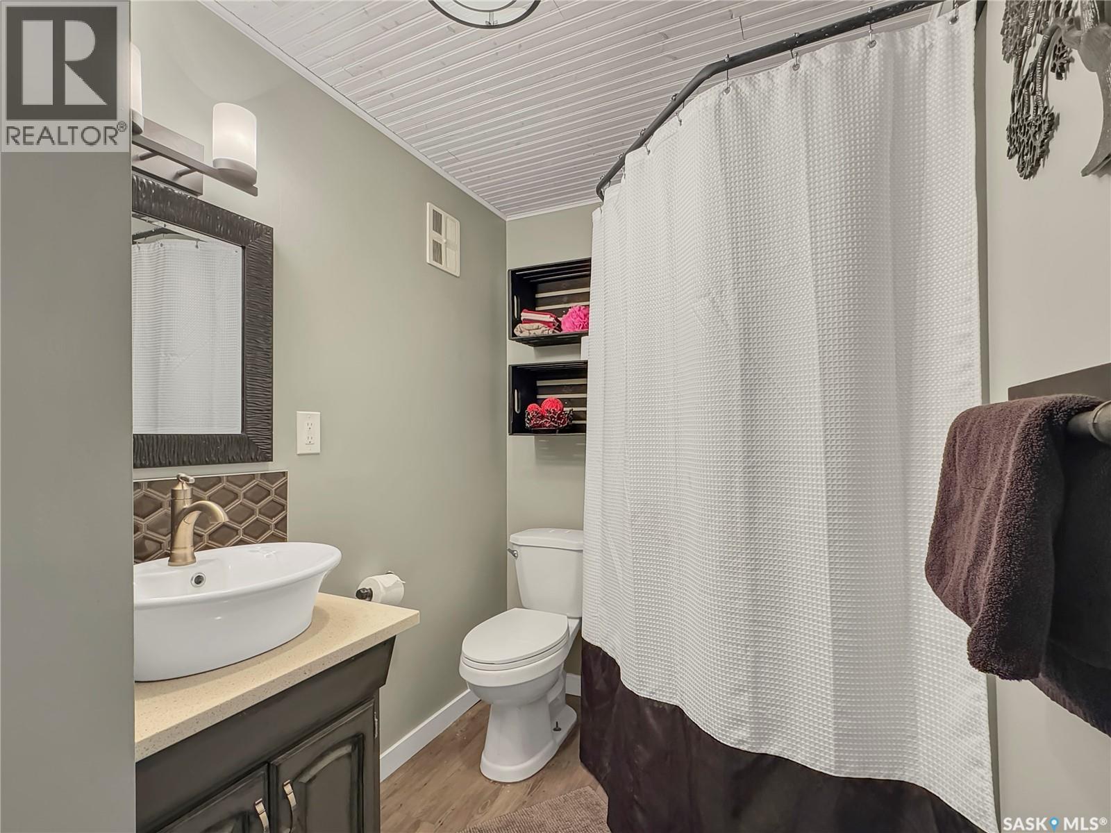 17 4th Avenue E, Neilburg, Saskatchewan  S0M 2C0 - Photo 12 - SK030596