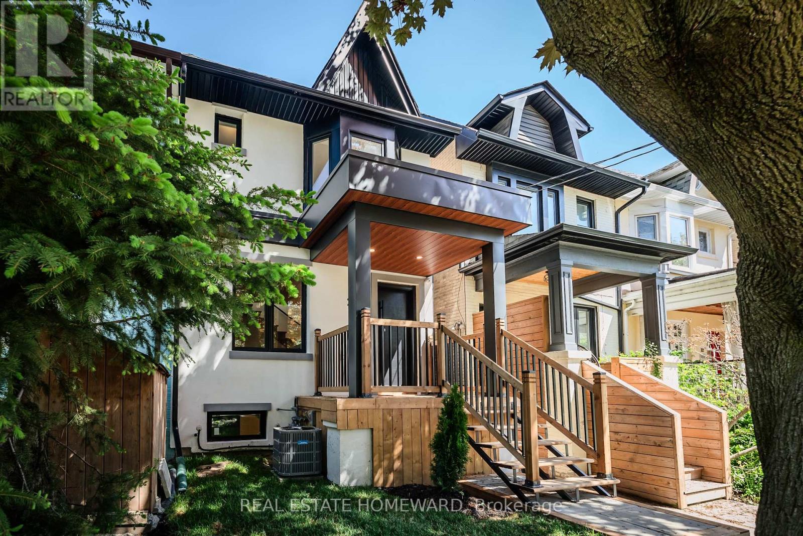 <div class="slider-price">$1,348,000</div><p>28 Richard Avenue, Toronto, Ontario</p>