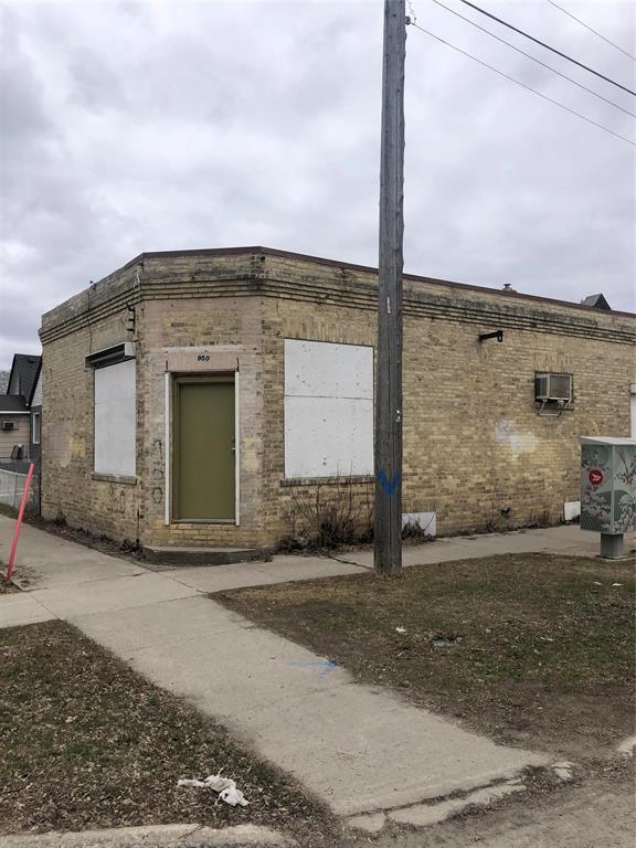 950 Manitoba Street, Winnipeg, Manitoba  R2X 0K1 - Photo 1 - 202611579