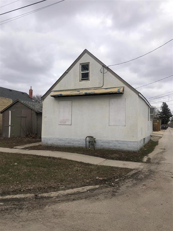 950 Manitoba Street, Winnipeg, Manitoba  R2X 0K1 - Photo 2 - 202611579