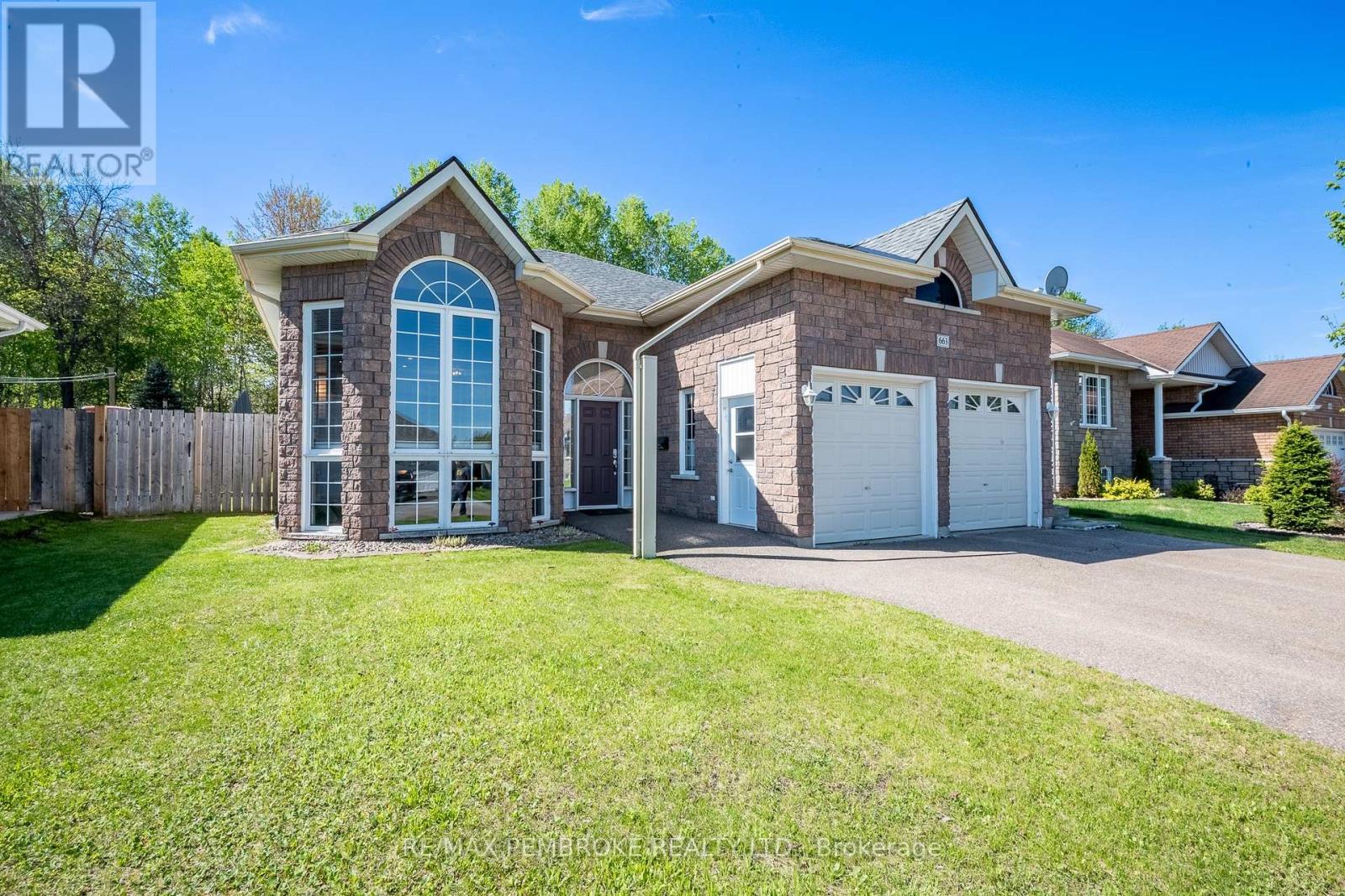663 Fairview Avenue S, Laurentian Valley, Ontario K8A 8N4 - Photo 1 - X13167868