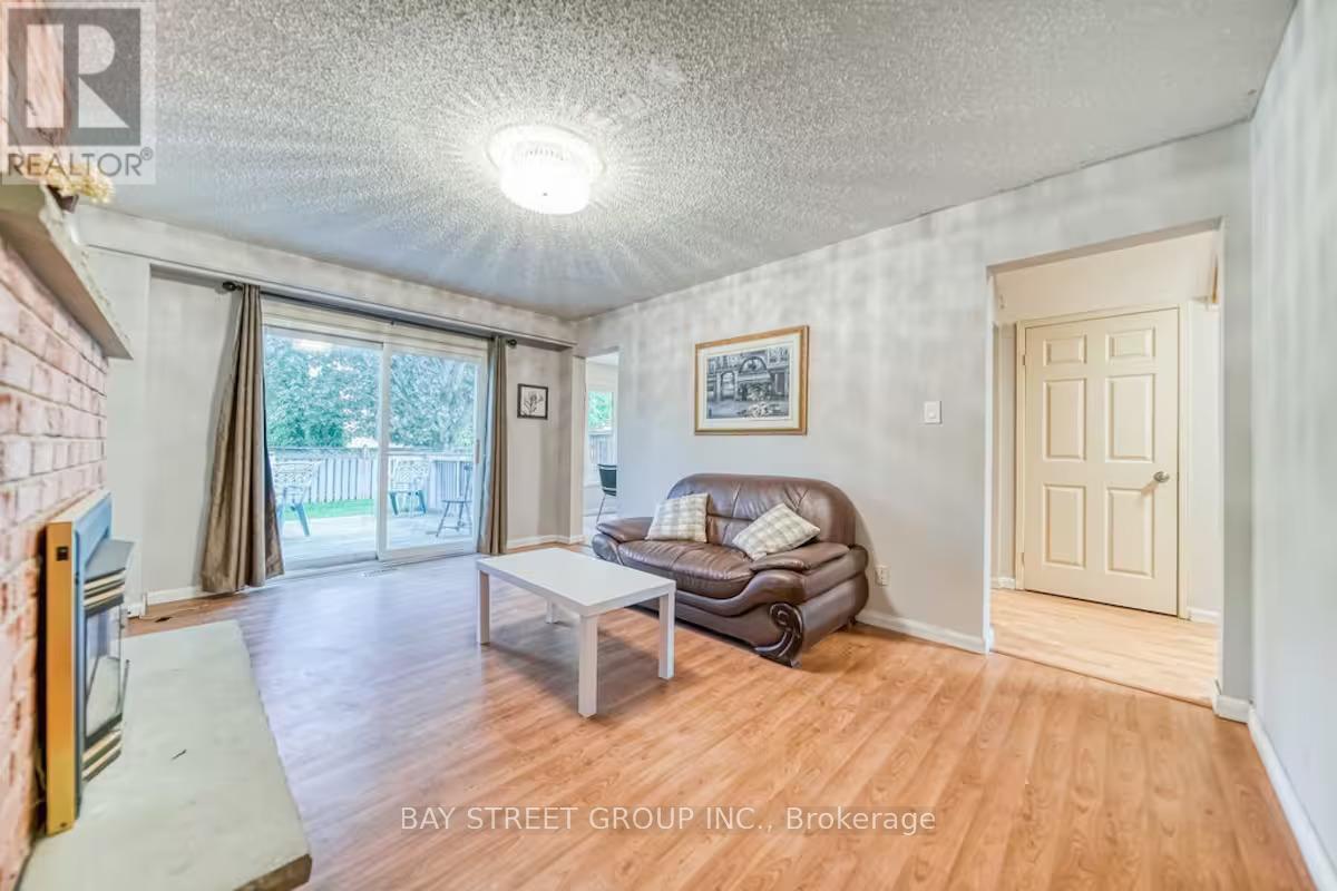 27 Gladiola Court, Whitby, Ontario  L1R 1N8 - Photo 5 - E13167876