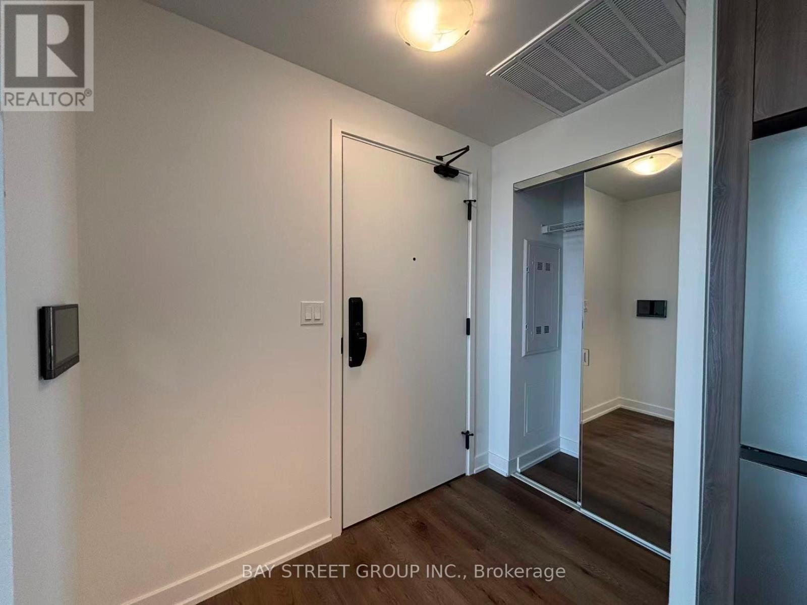 2101 - 2075 Lakeshore Road, Burlington, Ontario  L7R 0H3 - Photo 2 - W13167866