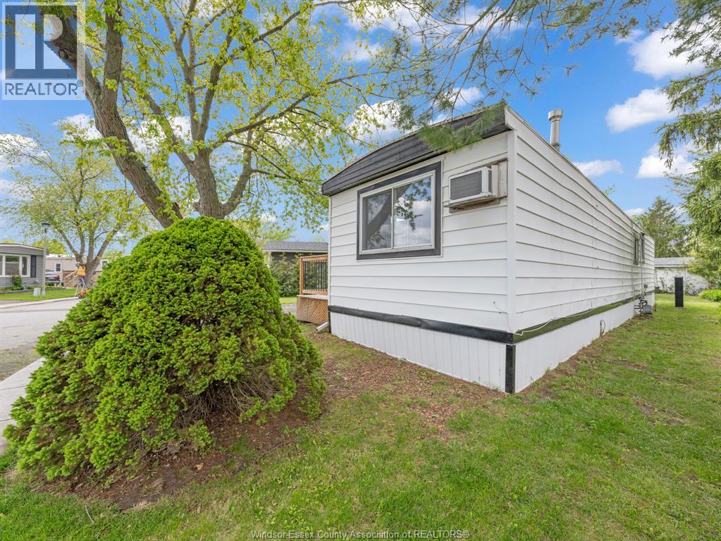 178 Neil Court, Essex, Ontario  N8M 2A6 - Photo 3 - 26011664