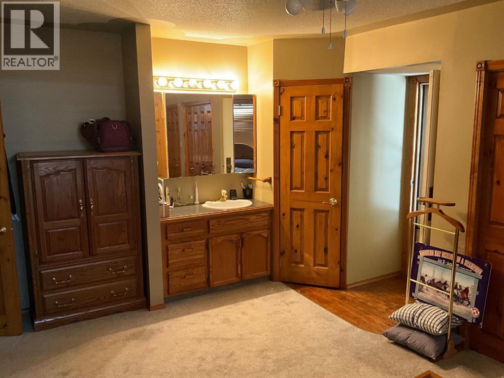 1600 Echo Dale Road SW, Medicine Hat, Alberta  T1A 8G8 - Photo 12 - A2288117