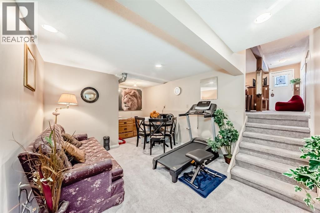 76 Edgewood Drive Nw, Calgary, Alberta  T3A 2T5 - Photo 13 - A2307262