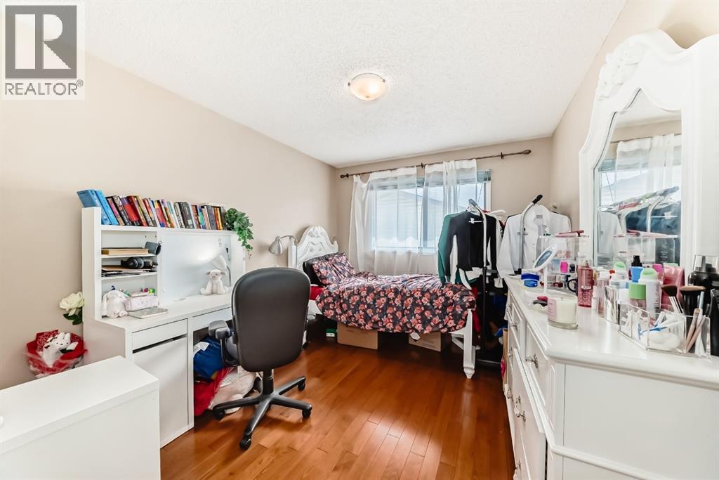 76 Edgewood Drive Nw, Calgary, Alberta  T3A 2T5 - Photo 9 - A2307262