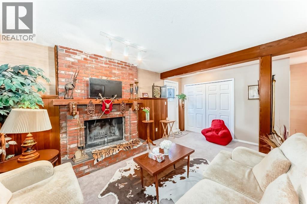 76 Edgewood Drive Nw, Calgary, Alberta  T3A 2T5 - Photo 12 - A2307262