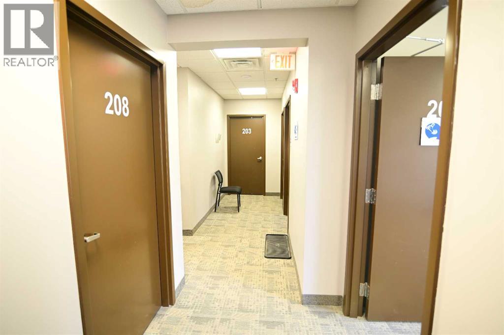 6108 Bowness Road NW, Calgary, Alberta  T3B 0E1 - Photo 4 - A2086117