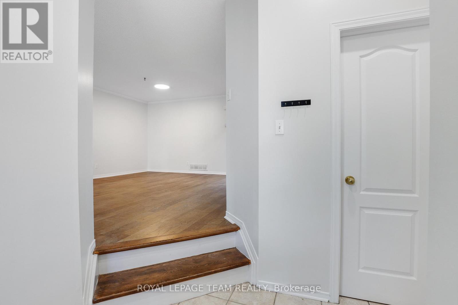 4 Windhurst Drive, Ottawa, Ontario  K2G 6G7 - Photo 4 - X13167938