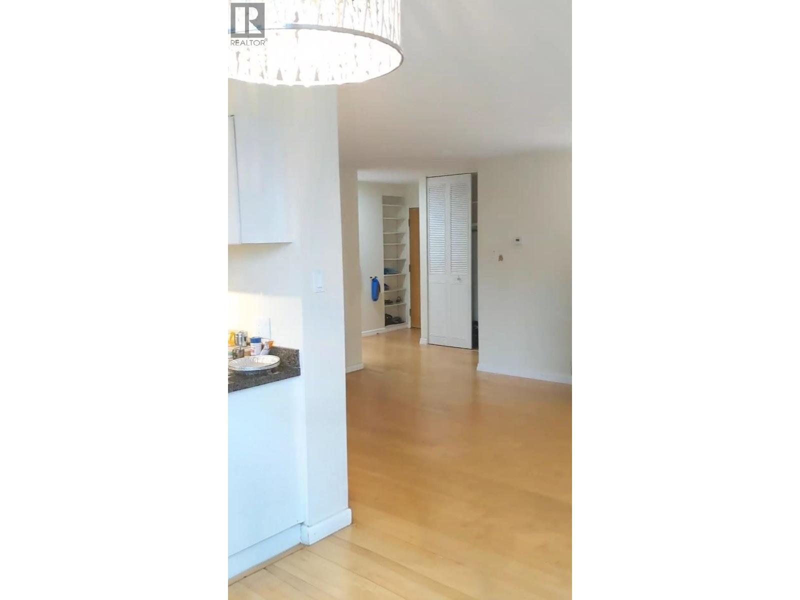 307 5645 Barker Avenue, Burnaby, British Columbia  V5H 3Z5 - Photo 5 - R3124298