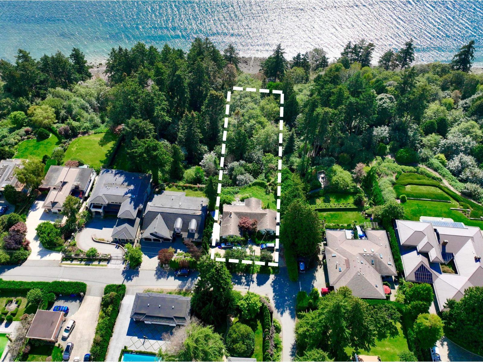 13910 Terry Road, White Rock, British Columbia  V4B 1A2 - Photo 1 - R3087056