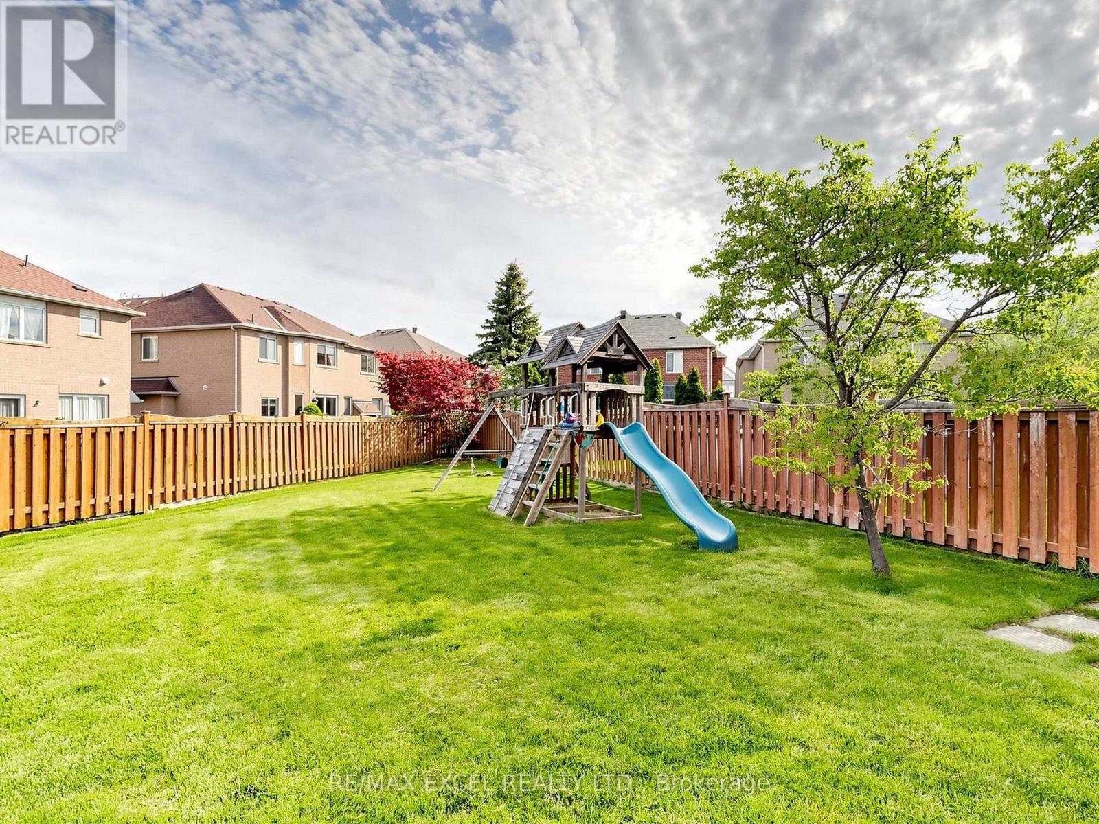68 Chestertown Square, Markham, Ontario  L6C 2R4 - Photo 3 - N13167946