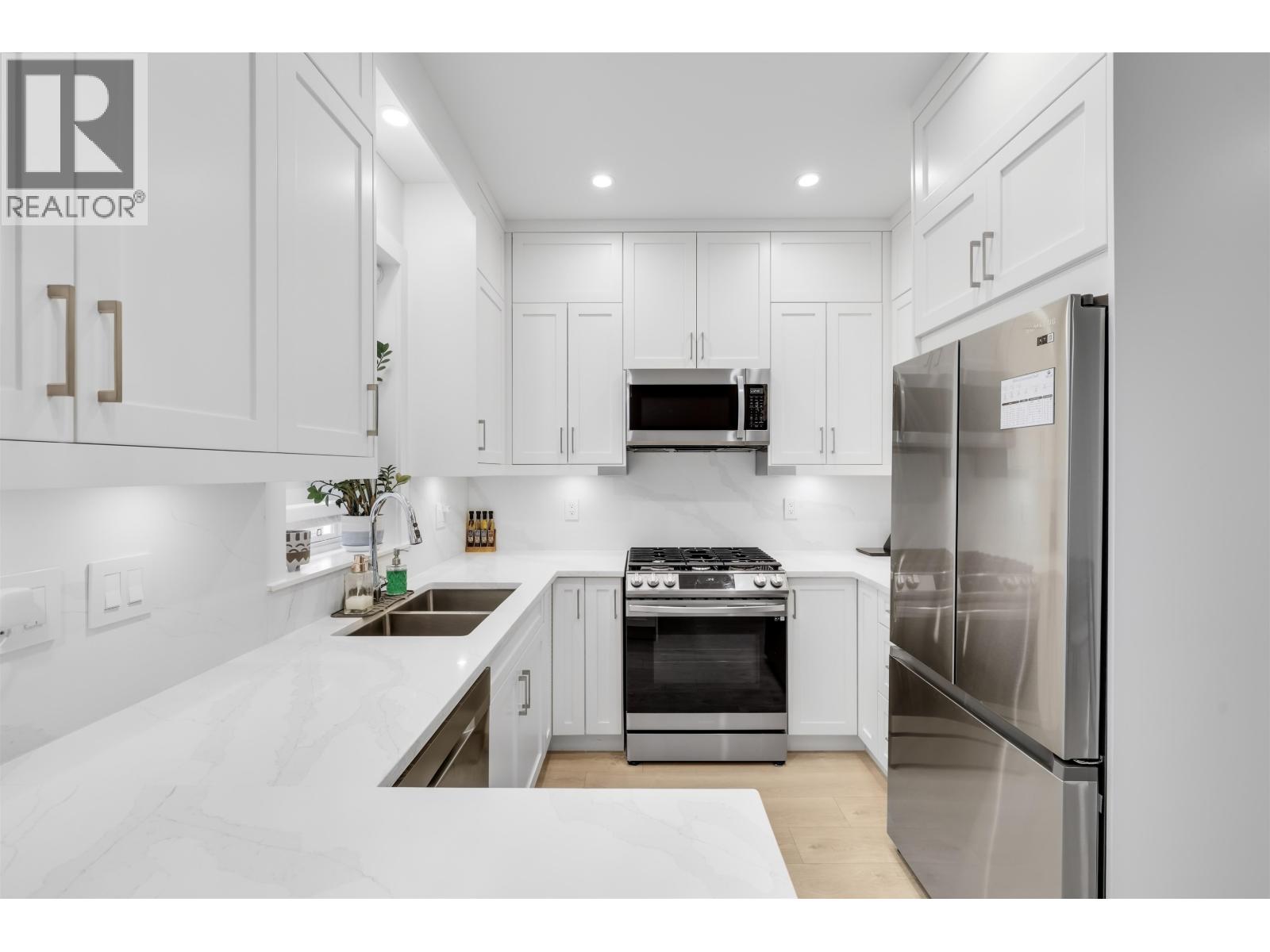 2316 Brock Street, Vancouver, British Columbia  V5N 2Z7 - Photo 11 - R3117043