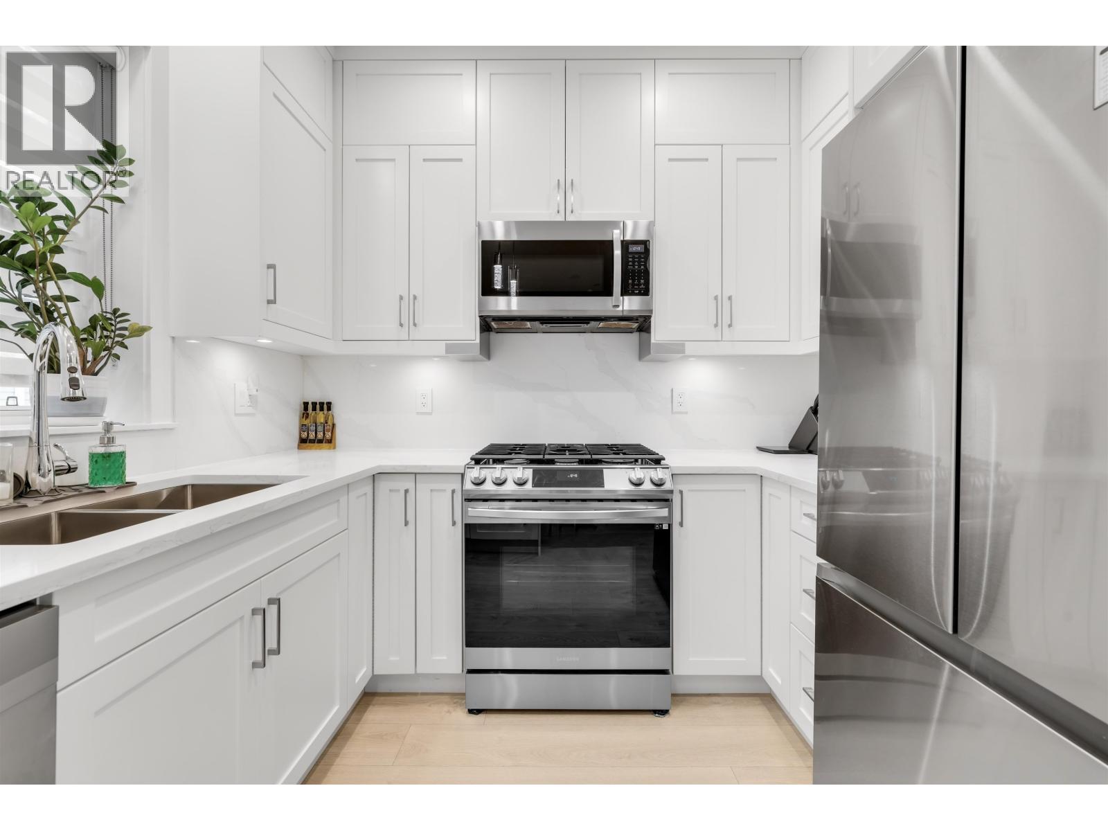 2316 Brock Street, Vancouver, British Columbia  V5N 2Z7 - Photo 12 - R3117043